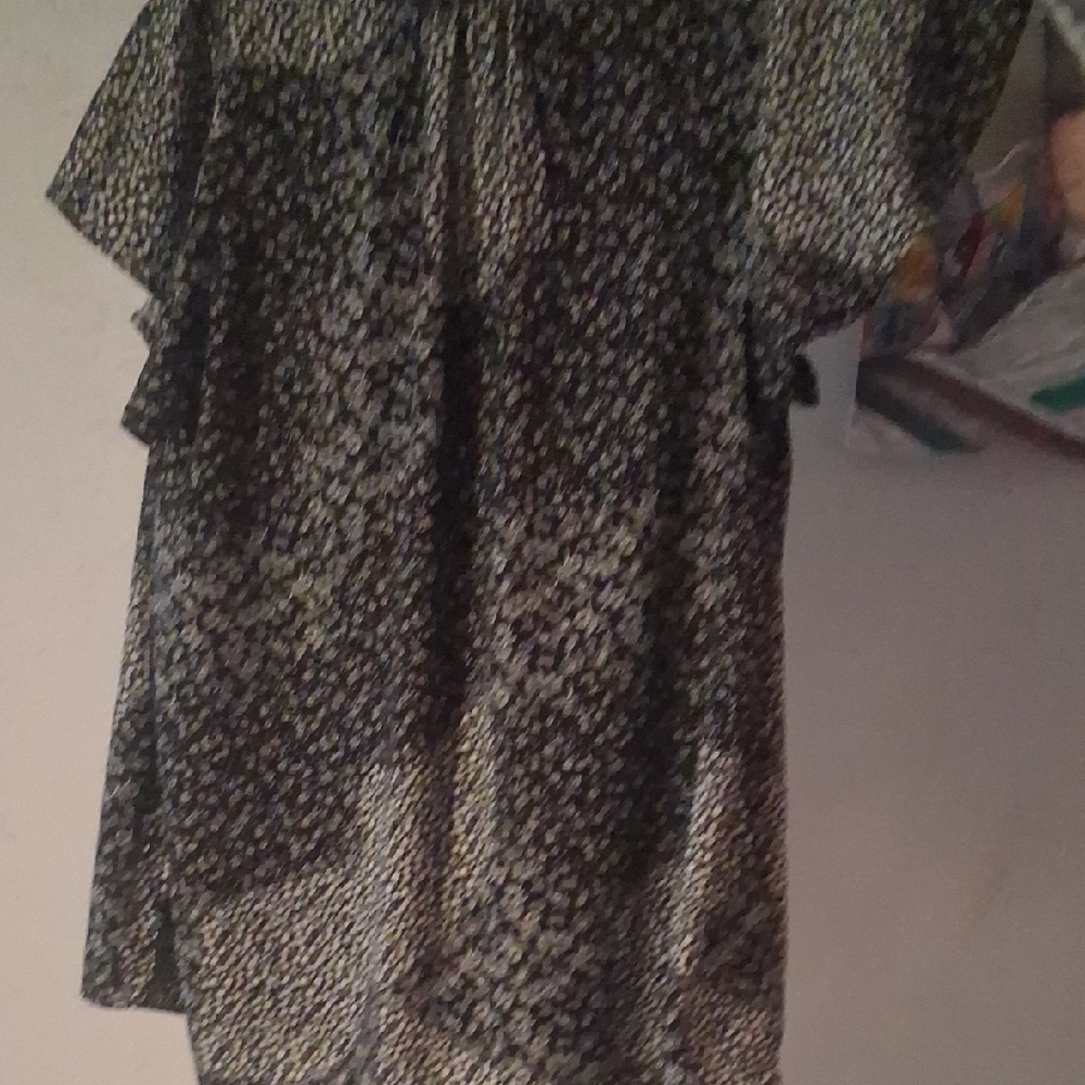 Floral Black & White Women’s Top | Size 1X | Mod Lusive | 100% Polyester - Picture 3 of 7